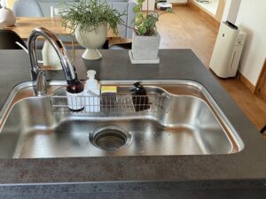 三重キッチン取付け隊　アルカリイオン整水器の工事　施工前